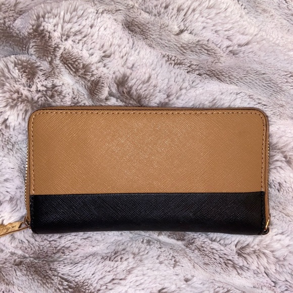 • Michael Kors 2 Toned Wallet • - Picture 5 of 8